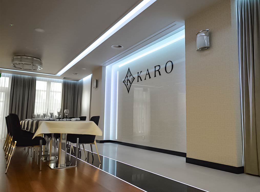 Oświetlenie LED i logo Karo